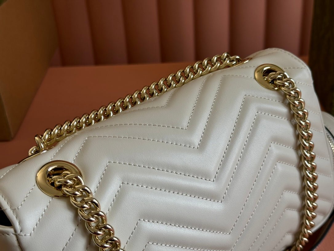 {Style No: 5HBCFZ2D} MARMONT SMALL MULTI-POCKET BAG 25 IN WHITE CALFSKIN GOLD HARDWARE - Image 4