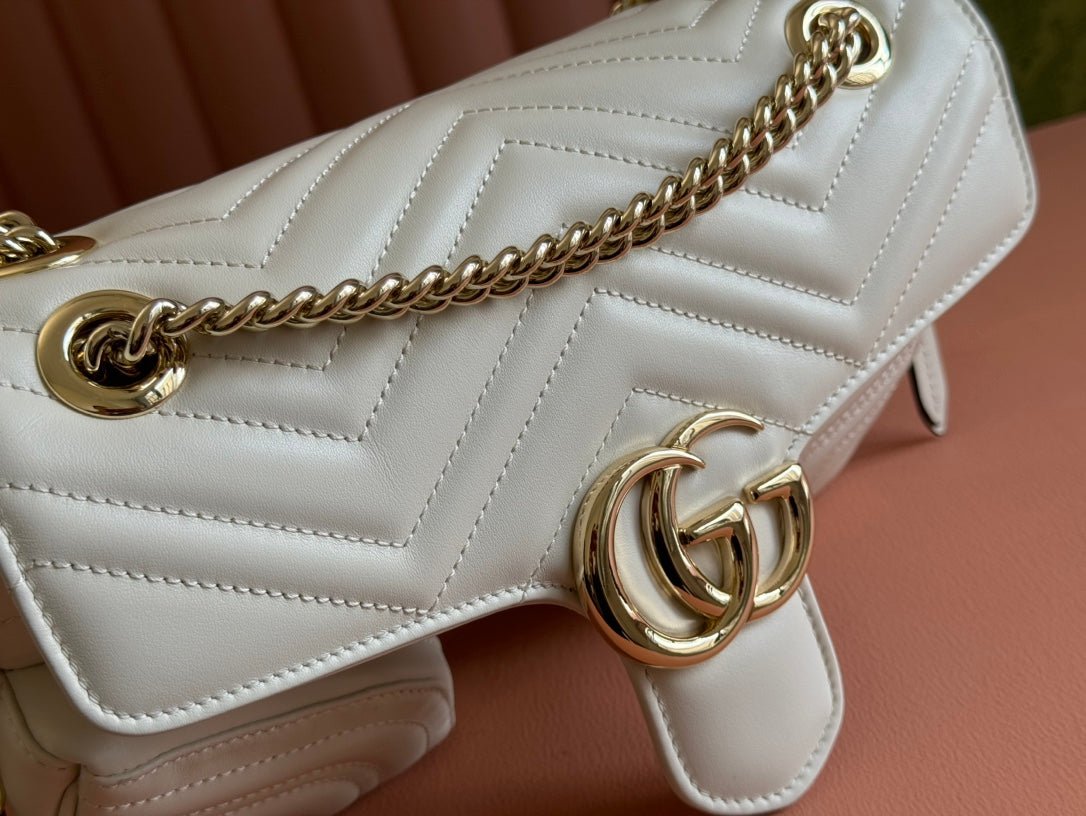 {Style No: 5HBCFZ2D} MARMONT SMALL MULTI-POCKET BAG 25 IN WHITE CALFSKIN GOLD HARDWARE - Image 7