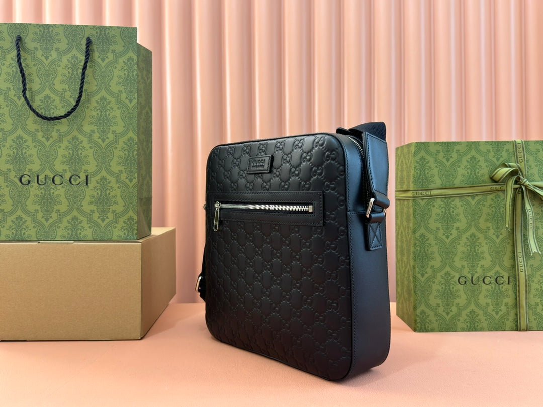 {Style No: CMKOC3E9} SIGNATURE MESSENGER BAG 28 IN BLACK GG CALFSKIN - Image 4