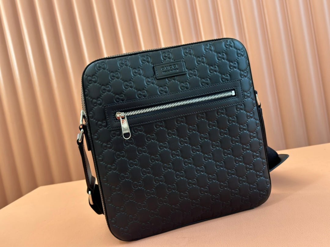 {Style No: CMKOC3E9} SIGNATURE MESSENGER BAG 28 IN BLACK GG CALFSKIN - Image 3