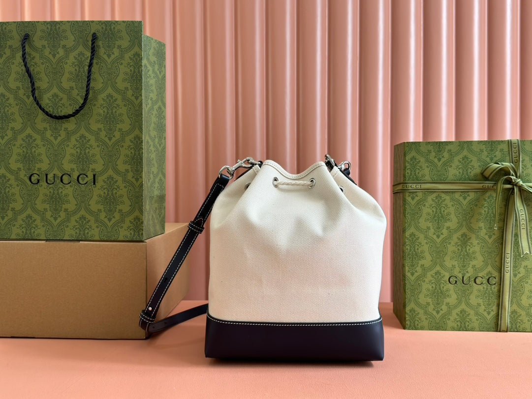 {Style No: YJ66CSA4} DRAWSTRING SHOULDER BAG LOGO PRINT 31 IN WHITE CANVAS DARK BLUE CALFSKIN - Image 4
