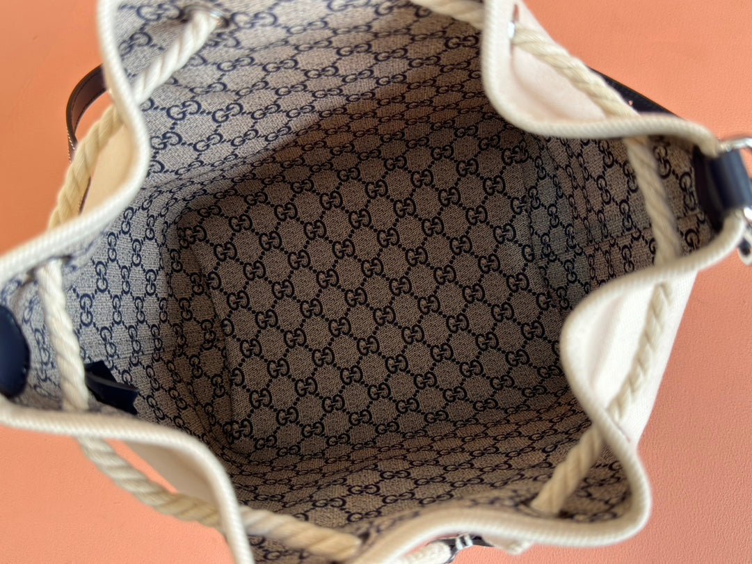 {Style No: YJ66CSA4} DRAWSTRING SHOULDER BAG LOGO PRINT 31 IN WHITE CANVAS DARK BLUE CALFSKIN - Image 5