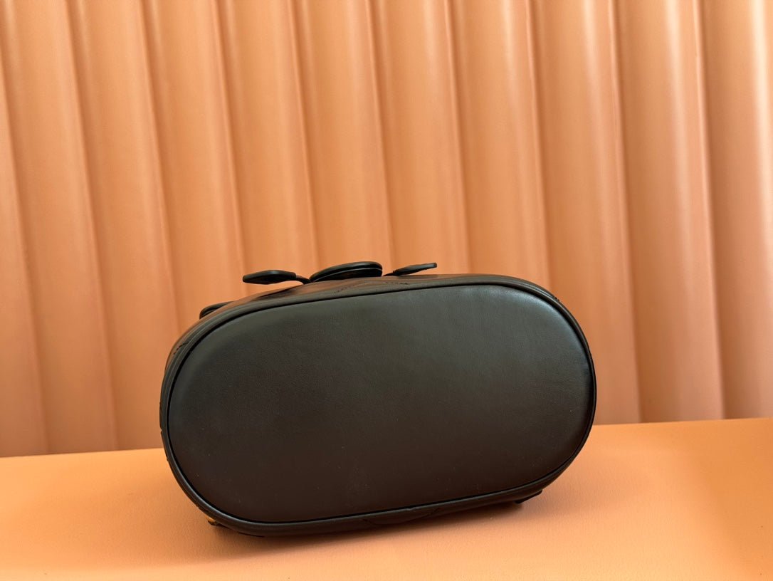 {Style No: OMSZ6GZ4} MARMONT BACKPACK 20 IN BLACK CALFSKIN GOLD HARDWARE - Image 9