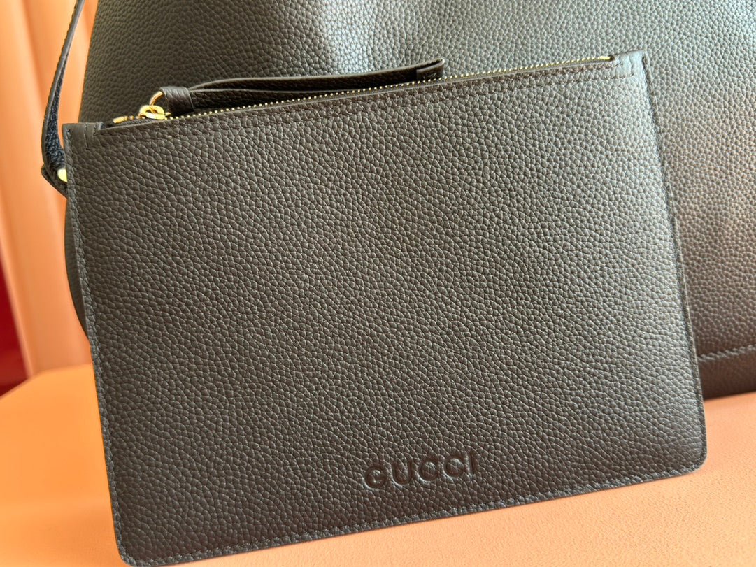{Style No: NKFOUMC7} B LARGE SHOULDER BAG 49 IN BLACK SMOOTH LAMBSKIN - Image 4