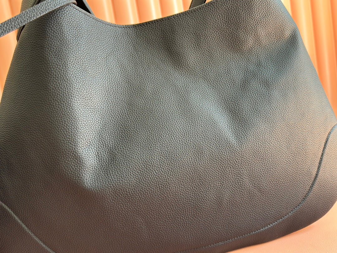 {Style No: NKFOUMC7} B LARGE SHOULDER BAG 49 IN BLACK SMOOTH LAMBSKIN - Image 9