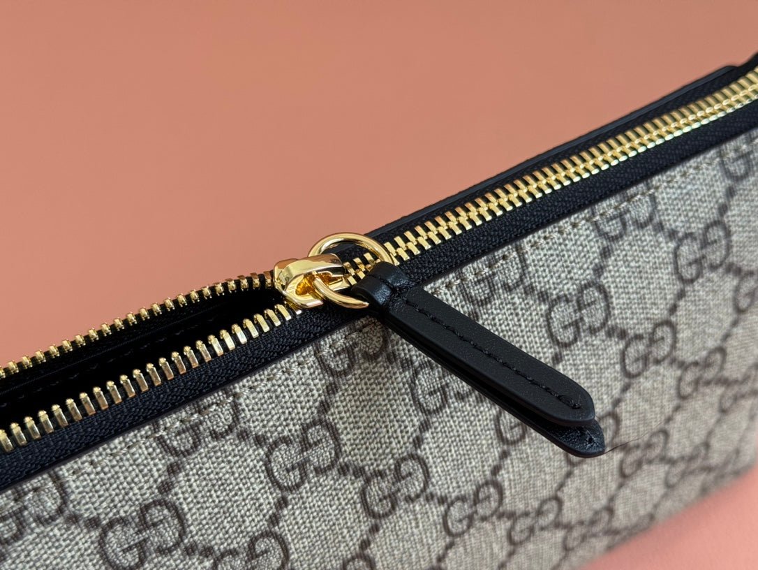 {Style No: D278JWH6} RUBBER EFFECT SMALL WALLET ON CHAIN 22.5 IN BEIGE AND DARK BROWN GG CALFSKIN - Image 9