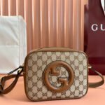 {Style No: RWD39Y4Q} BLONDIE SMALL SHOULDER BAG 21 IN BEIGE AND DARK BROWN CANVAS BROWN CALFSKIN