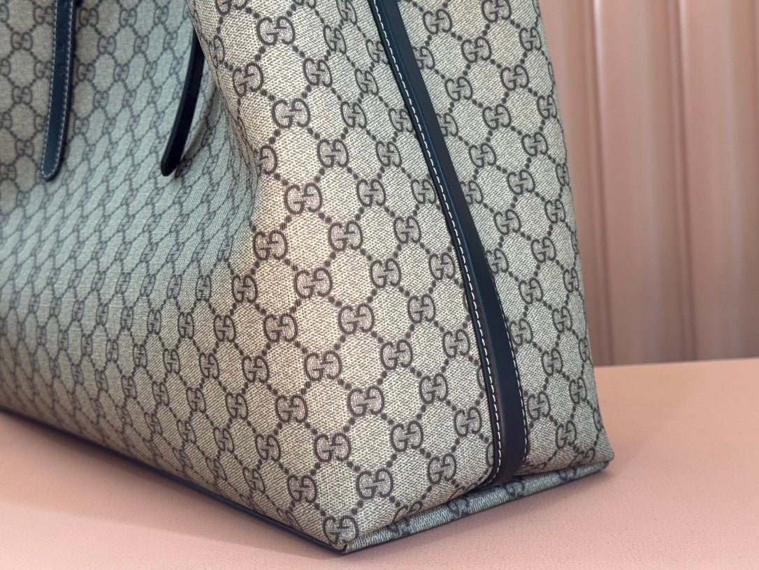 {Style No: AQ3385BE} GUCCI 25S EMBLEM LARGE BAG 46 IN DARK BROWN AND BLACK CALFSKIN - Image 5