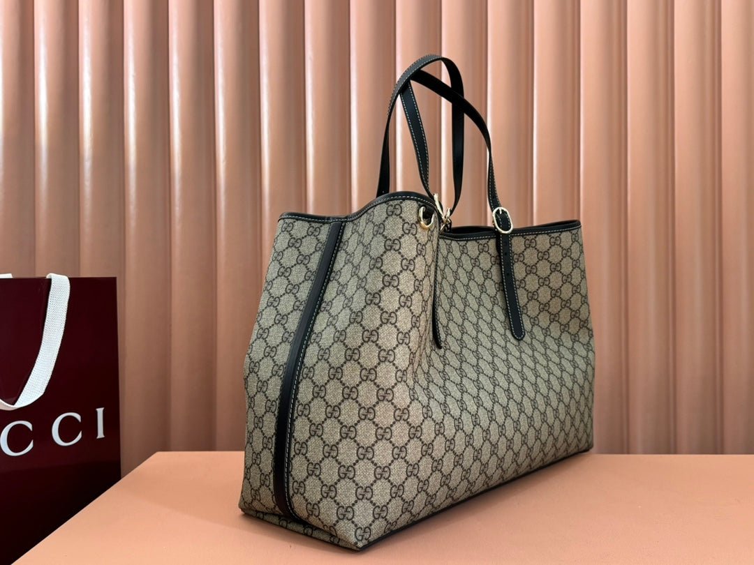 {Style No: AQ3385BE} GUCCI 25S EMBLEM LARGE BAG 46 IN DARK BROWN AND BLACK CALFSKIN - Image 3
