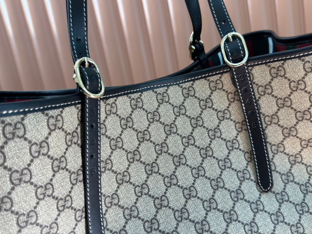 {Style No: AQ3385BE} GUCCI 25S EMBLEM LARGE BAG 46 IN DARK BROWN AND BLACK CALFSKIN - Image 4
