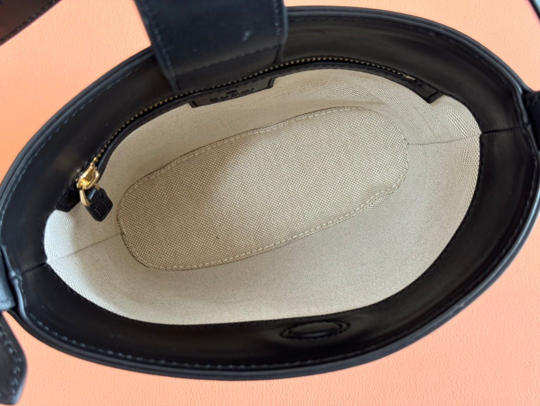 {Style No: NF31W83O} 73 SMALL BUCKET BAG 20 IN NATURAL CANVAS AND BLACK CALFSKIN - Image 6