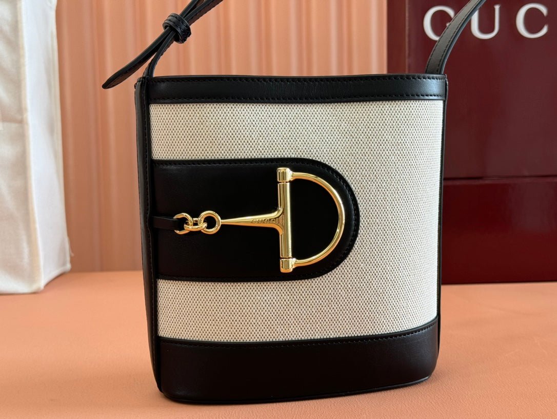 {Style No: NF31W83O} 73 SMALL BUCKET BAG 20 IN NATURAL CANVAS AND BLACK CALFSKIN - Image 4