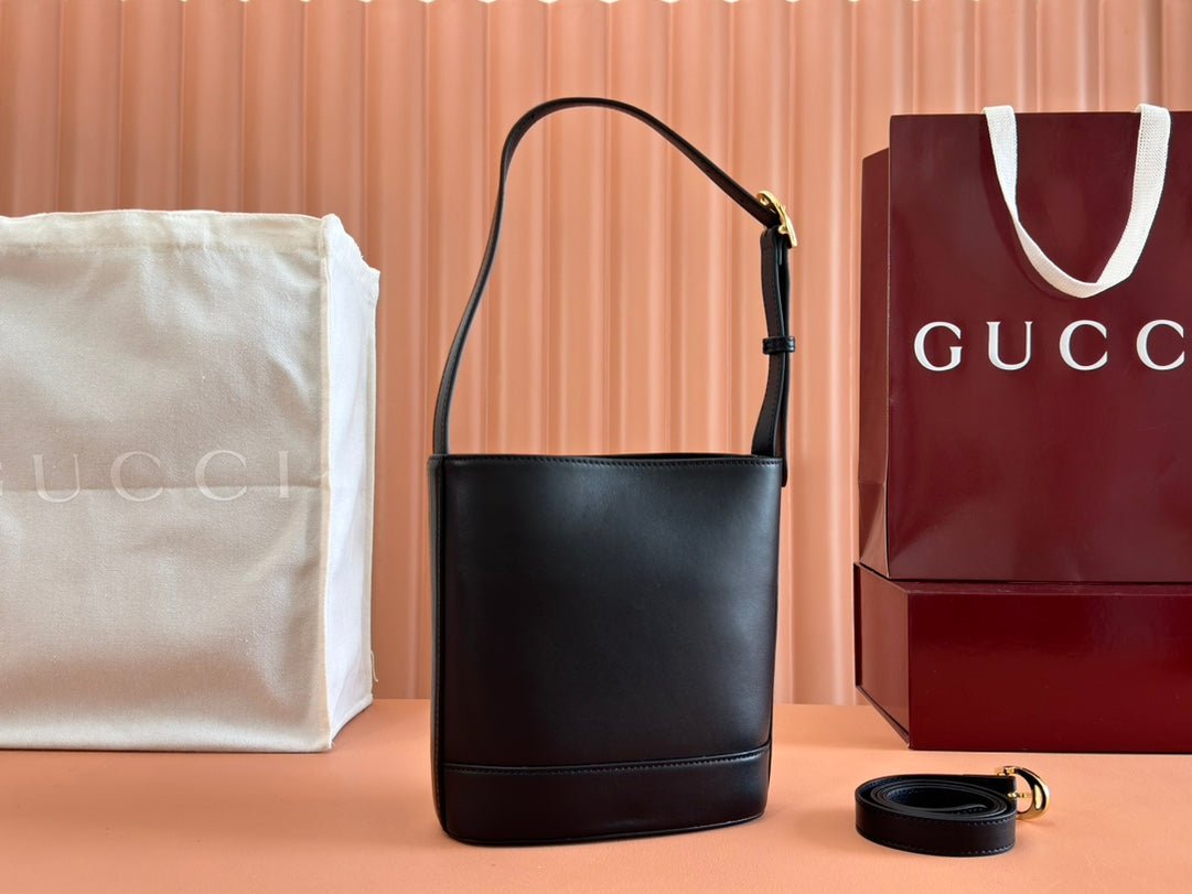 {Style No: UA2UOPIC} 73 SMALL BUCKET BAG 20 IN BLACK SMOOTH CALFSKIN - Image 2