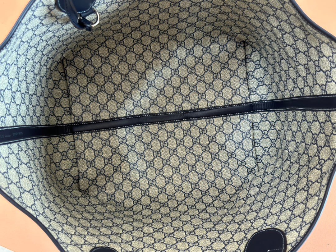{Style No: N29C6Q1F} LARGE TOTISSIMA REVERSIBLE TOTE 30.5 IN DARK BLUE DENIM ONE SIDE BEIGE AND BLUE CALFSKIN ON THE OTHER - Image 5