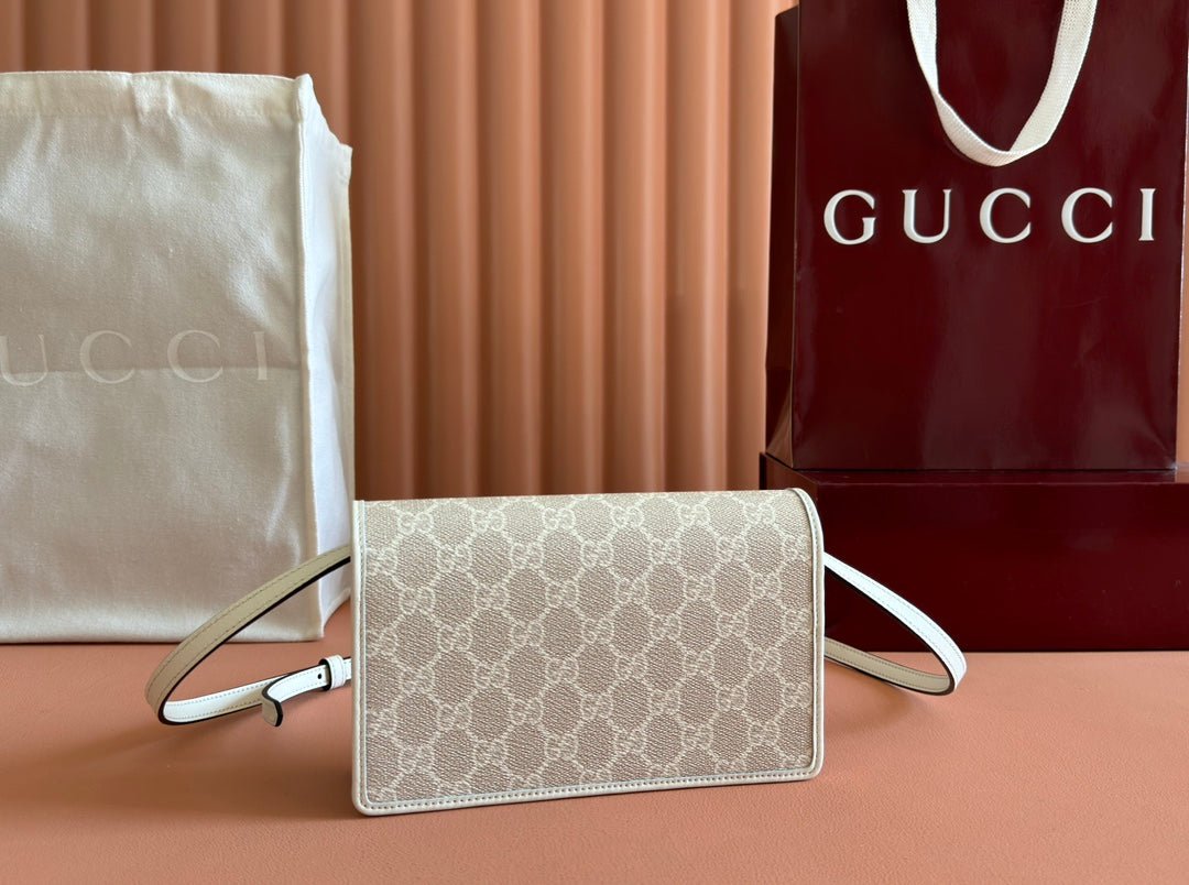 {Style No: H69Y41CI} EMBLEM WALLET GG MONOGRAM 20 IN BEIGE AND WHITE SMOOTH CALFSKIN - Image 3