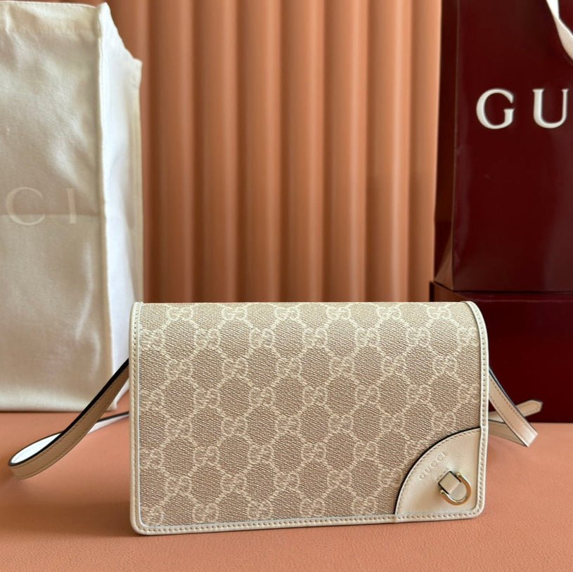 {Style No: H69Y41CI} EMBLEM WALLET GG MONOGRAM 20 IN BEIGE AND WHITE SMOOTH CALFSKIN