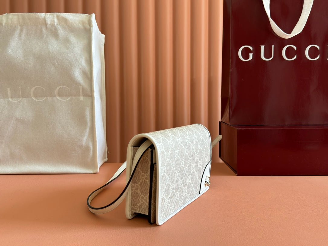 {Style No: H69Y41CI} EMBLEM WALLET GG MONOGRAM 20 IN BEIGE AND WHITE SMOOTH CALFSKIN - Image 4