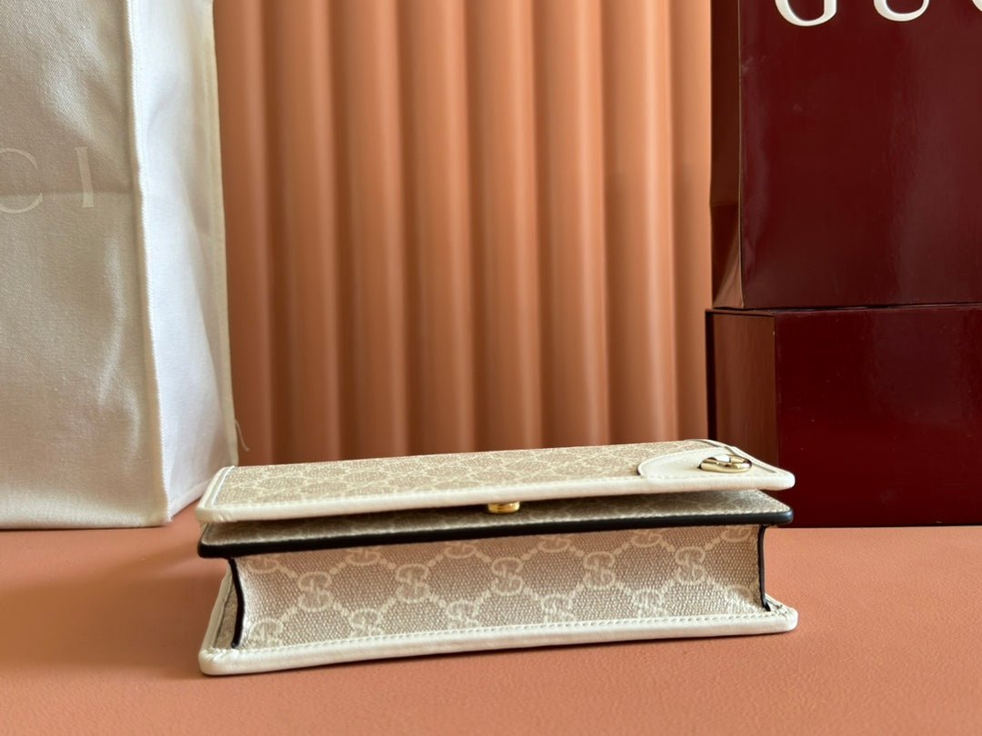 {Style No: H69Y41CI} EMBLEM WALLET GG MONOGRAM 20 IN BEIGE AND WHITE SMOOTH CALFSKIN - Image 8