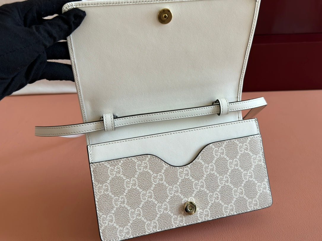 {Style No: H69Y41CI} EMBLEM WALLET GG MONOGRAM 20 IN BEIGE AND WHITE SMOOTH CALFSKIN - Image 5