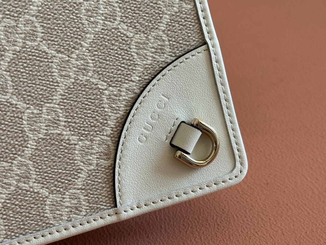 {Style No: H69Y41CI} EMBLEM WALLET GG MONOGRAM 20 IN BEIGE AND WHITE SMOOTH CALFSKIN - Image 9