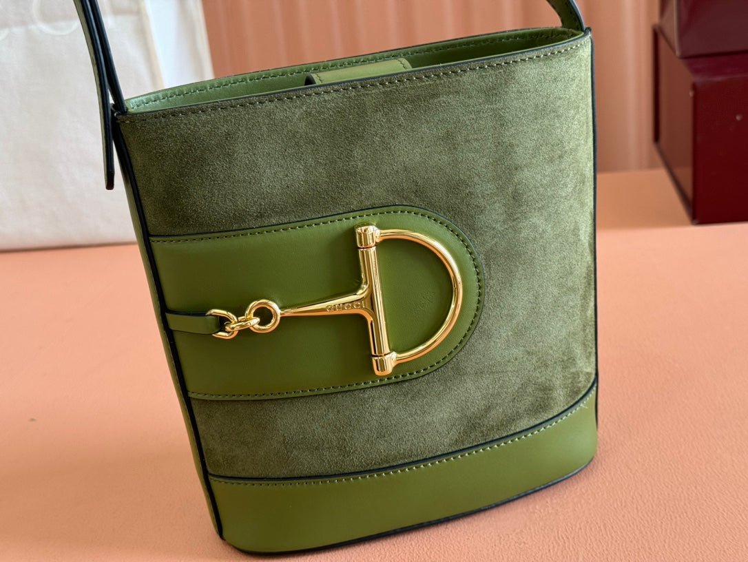 {Style No: OTGX9L53} 73 SMALL BUCKET BAG 20 IN GREEN SOFT SUEDE AND CALFSKIN - Image 4