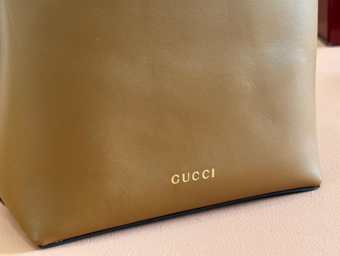 {Style No: LSMM15R4} EMBLEM SMALL BUCKET BAG 19 IN BROWN SMOOTH CALFSKIN - Image 7