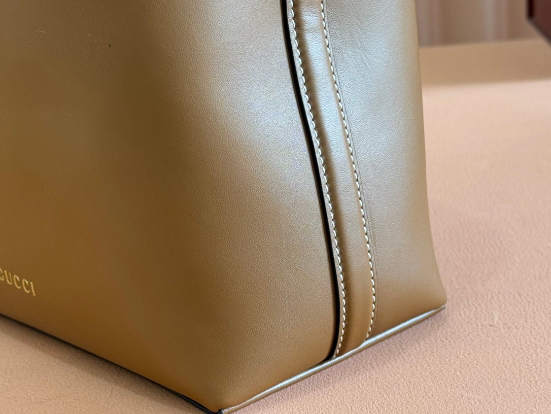 {Style No: LSMM15R4} EMBLEM SMALL BUCKET BAG 19 IN BROWN SMOOTH CALFSKIN - Image 9