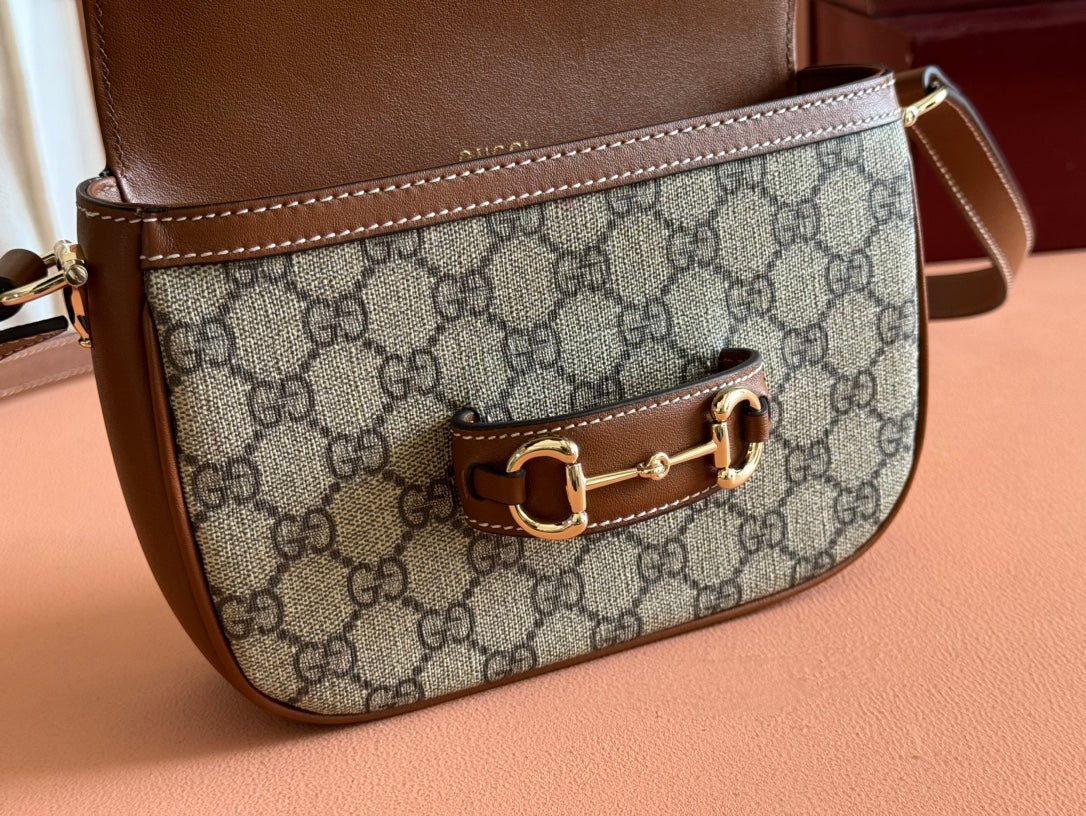 {Style No: C3FP5LN4} SMALL HORSEBIT 1955 SHOULDER BAG 20 IN BEIGE AND DARK BROWN NEW GG MONOGRAM CALFSKIN - Image 4