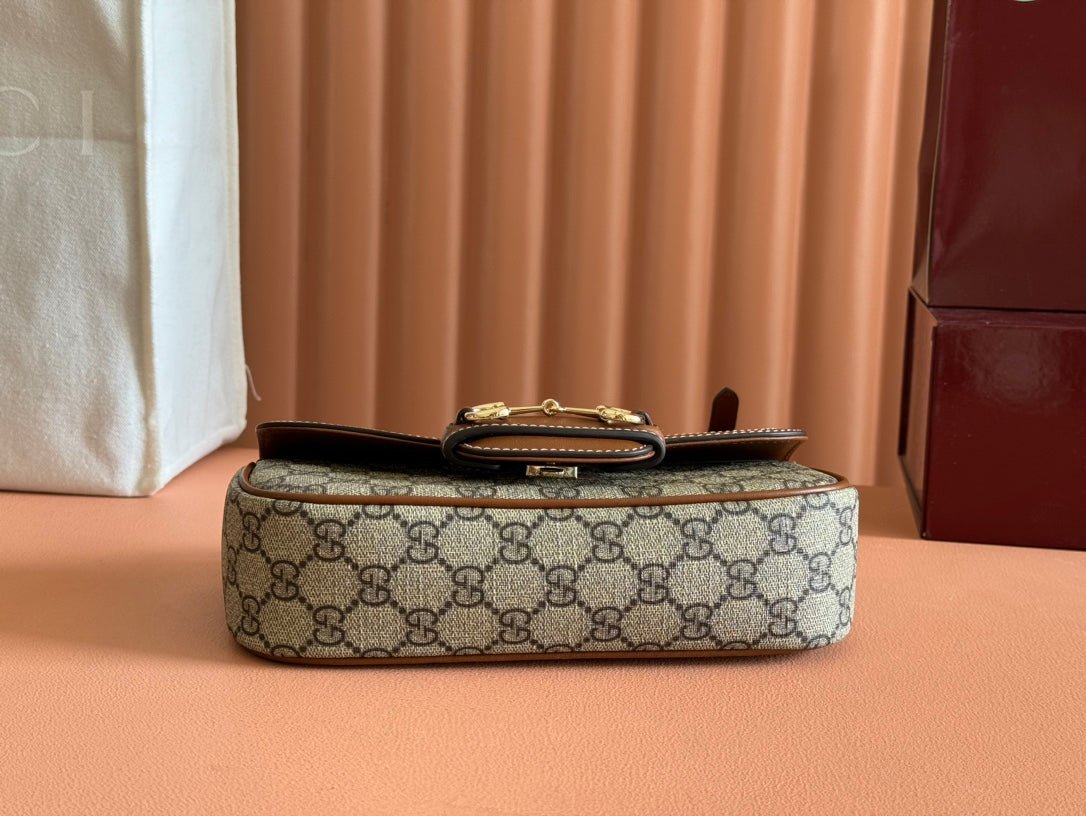 {Style No: 2OLJ45KT} SMALL HORSEBIT 1955 SHOULDER BAG 22.6 IN BEIGE/EBONY GG WITH BROWN CALFSKIN TRIM - Image 6