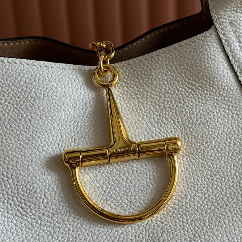 {Style No: 9K3GNVCE} MEDIUM SOFTBIT MAXI SHOULDER BAG 27.5 IN OFF WHITE GRAINY LAMBSKIN - Image 4