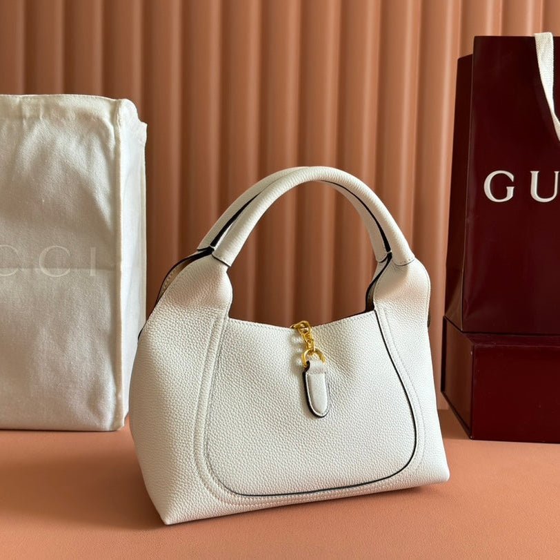 {Style No: 9K3GNVCE} MEDIUM SOFTBIT MAXI SHOULDER BAG 27.5 IN OFF WHITE GRAINY LAMBSKIN