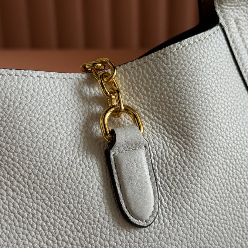 {Style No: 9K3GNVCE} MEDIUM SOFTBIT MAXI SHOULDER BAG 27.5 IN OFF WHITE GRAINY LAMBSKIN - Image 7