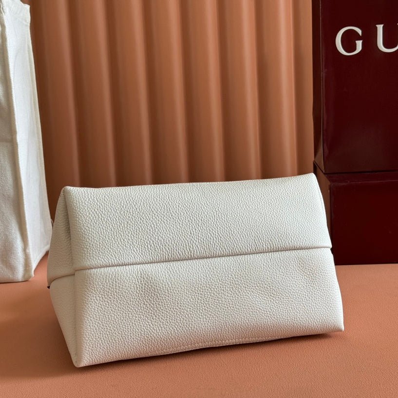 {Style No: 9K3GNVCE} MEDIUM SOFTBIT MAXI SHOULDER BAG 27.5 IN OFF WHITE GRAINY LAMBSKIN - Image 8