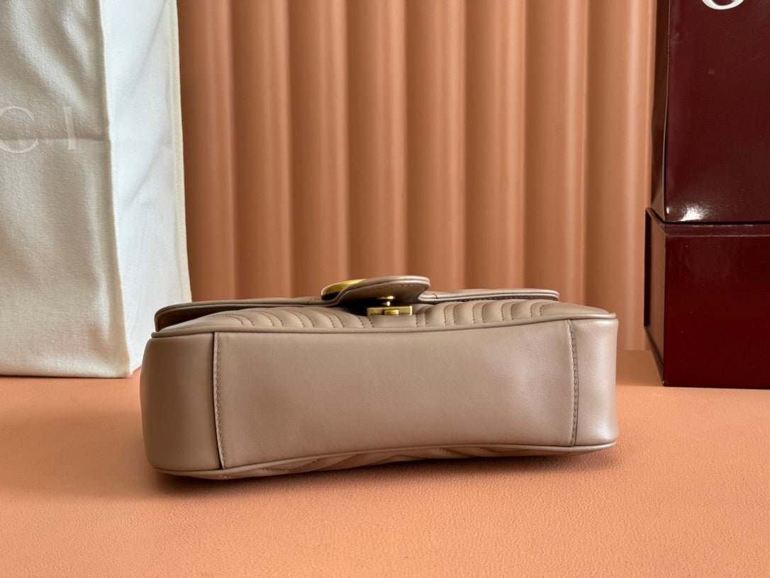 {Style No: 75KUU4IO} GG MARMONT MATELASSÉ LARGE 26 BAG BEIGE CALFSKIN - Image 5