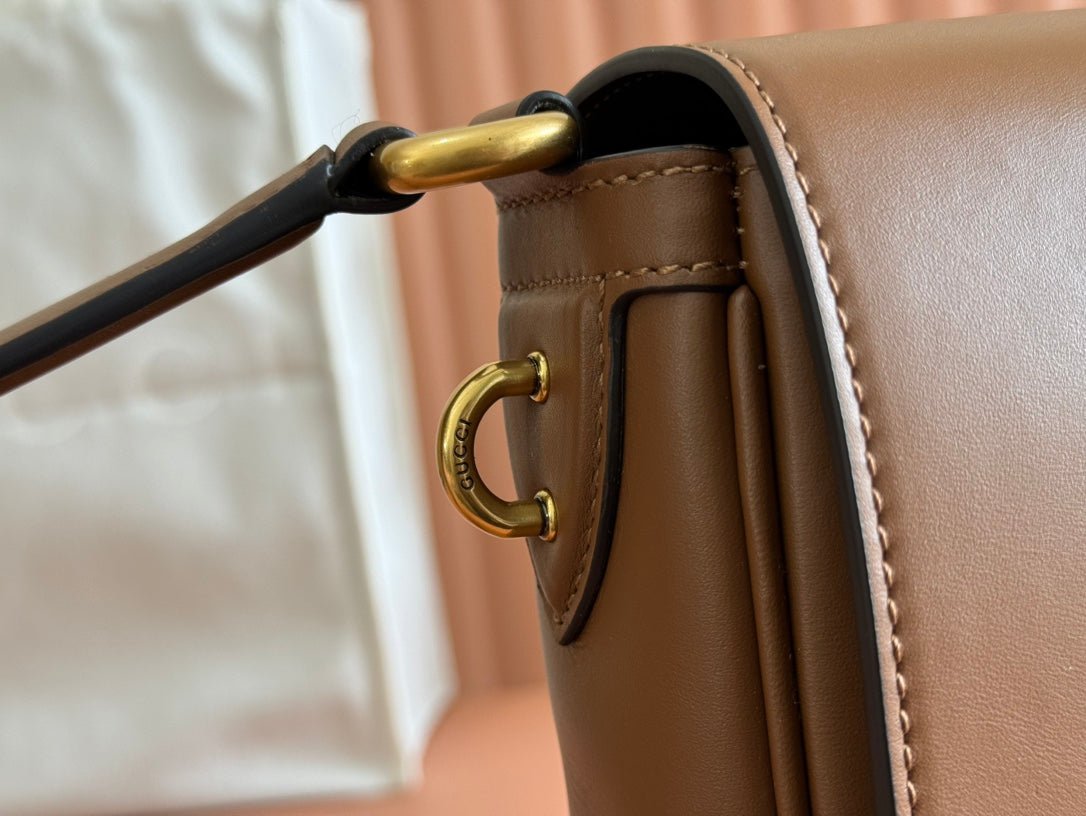 {Style No: CW92IJK3} MEDIUM EMBLEM CROSSBODY BAG 29 IN BROWN CALFSKIN - Image 5