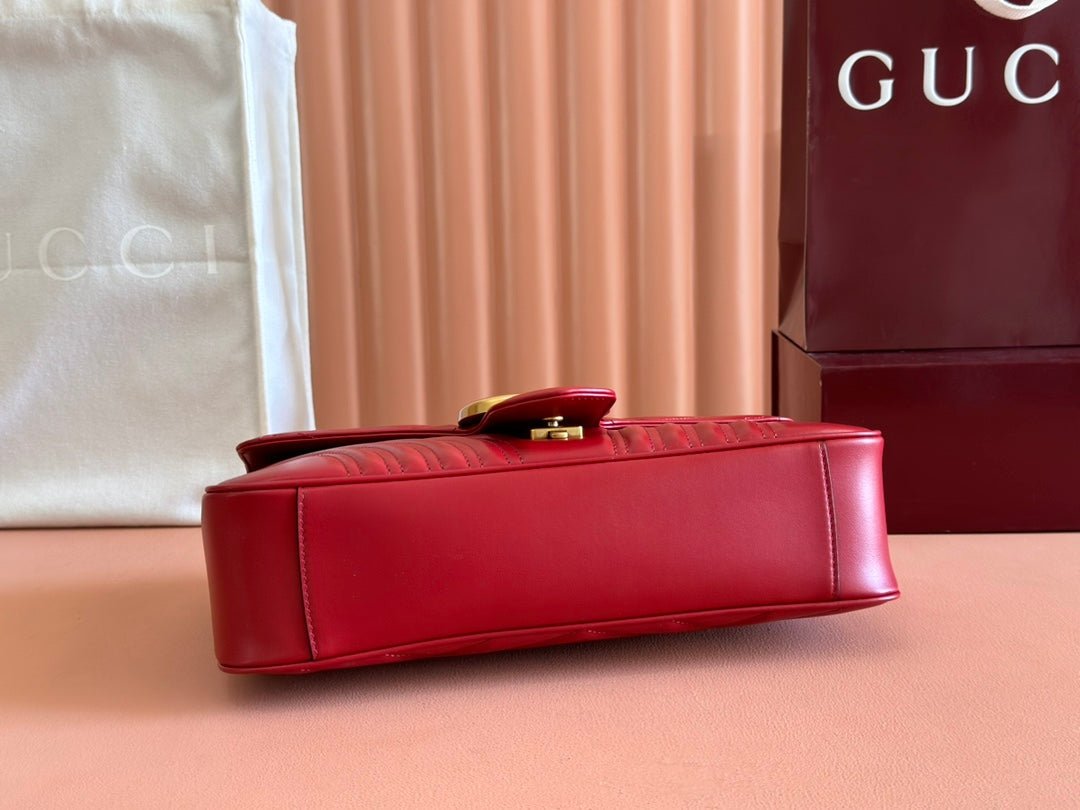 {Style No: TAWHLOQI} MARMONT SHOULDER BAG 31 IN RED CALFSKIN GOLD CHAIN - Image 4