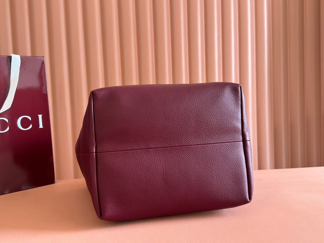 {Style No: JW5R2DZU} MEDIUM TOTISSIMA REVERSIBLE TOTE BAG 30 IN ROSSO ANCORA RED CALFSKIN BEIGE AND BROWN GG CANVAS ON SIDE - Image 4