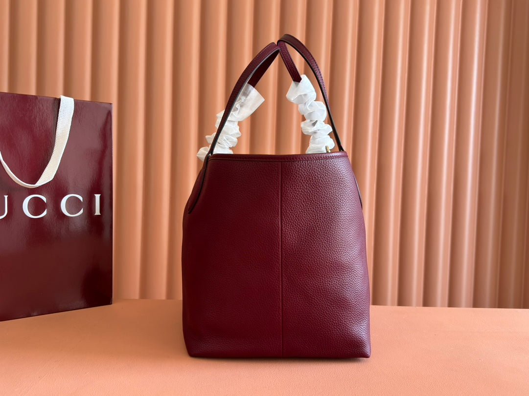 {Style No: JW5R2DZU} MEDIUM TOTISSIMA REVERSIBLE TOTE BAG 30 IN ROSSO ANCORA RED CALFSKIN BEIGE AND BROWN GG CANVAS ON SIDE - Image 3