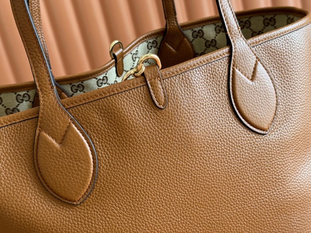 {Style No: I3BKDUCT} MEDIUM TOTISSIMA REVERSIBLE TOTE BAG 30 IN BROWN CALFSKIN BEIGE AND BROWN GG CANVAS ON SIDE - Image 6