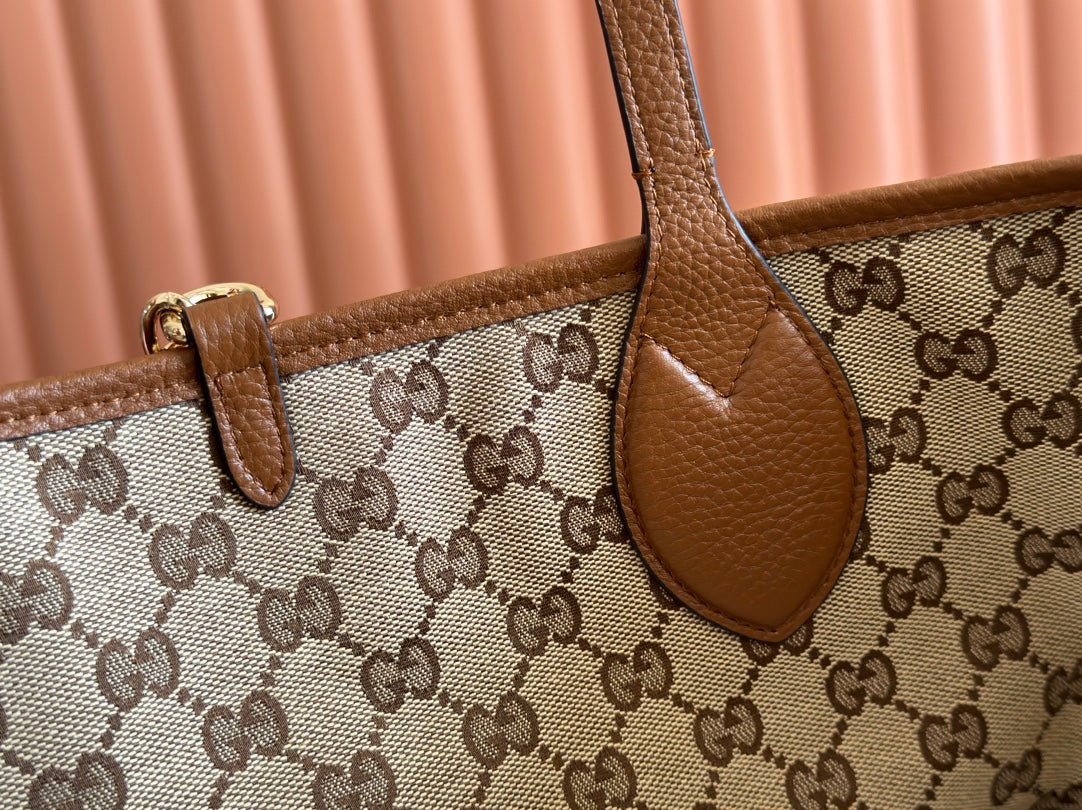 {Style No: I3BKDUCT} MEDIUM TOTISSIMA REVERSIBLE TOTE BAG 30 IN BROWN CALFSKIN BEIGE AND BROWN GG CANVAS ON SIDE - Image 4