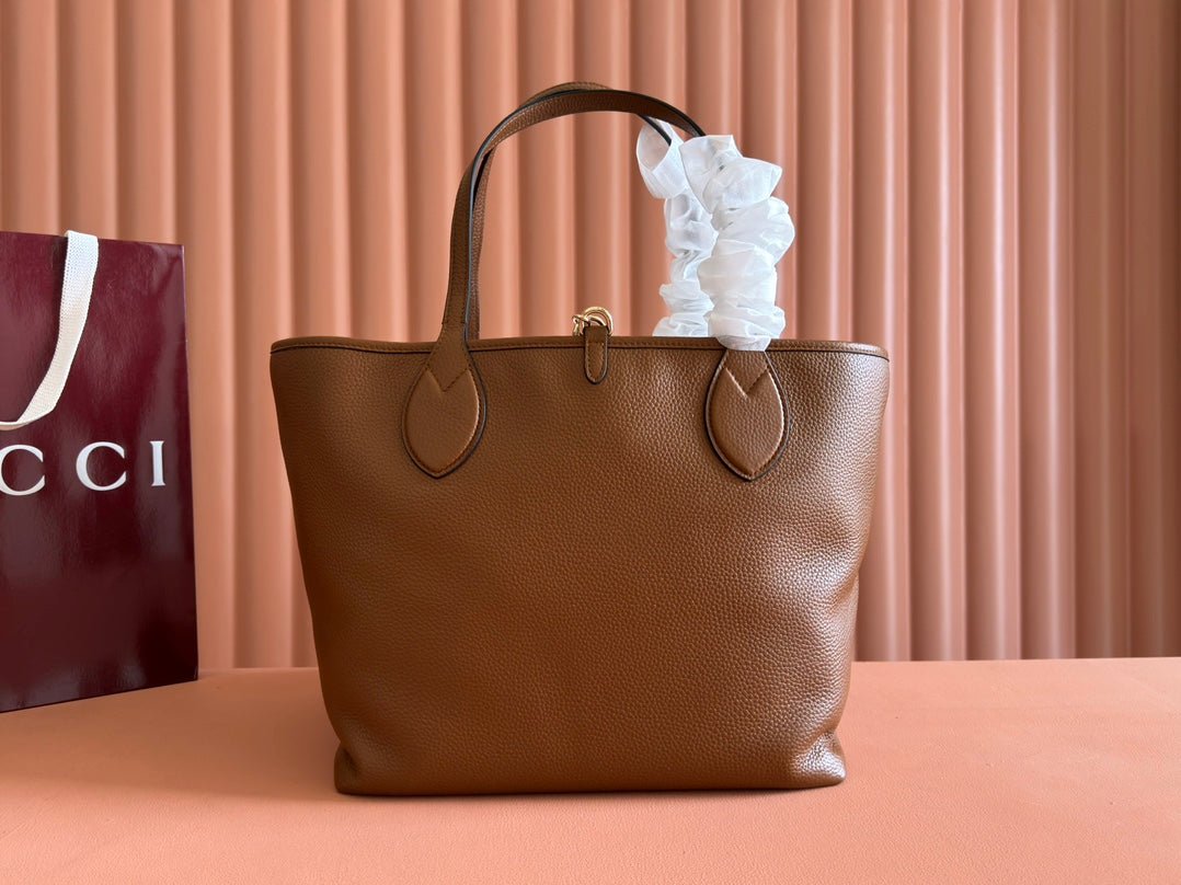 {Style No: I3BKDUCT} MEDIUM TOTISSIMA REVERSIBLE TOTE BAG 30 IN BROWN CALFSKIN BEIGE AND BROWN GG CANVAS ON SIDE - Image 2