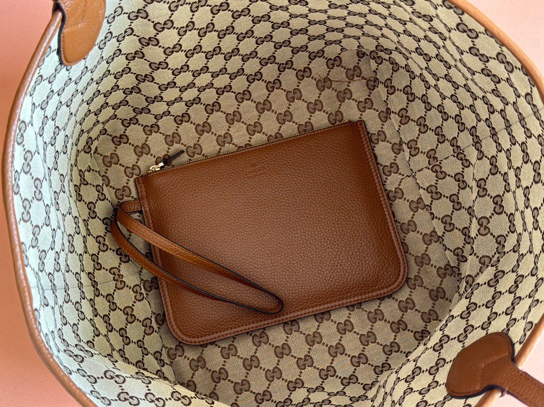 {Style No: I3BKDUCT} MEDIUM TOTISSIMA REVERSIBLE TOTE BAG 30 IN BROWN CALFSKIN BEIGE AND BROWN GG CANVAS ON SIDE - Image 3
