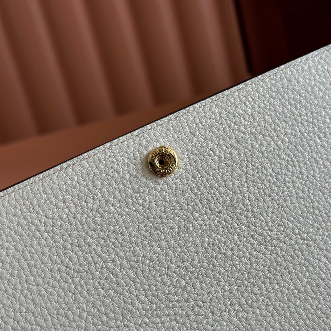 {Style No: H2KJMR1C} SOFTBIT CONTINENTAL WALLET 19 IN WHITE GRAINY CALFSKIN GOLD HARDWARE - Image 7
