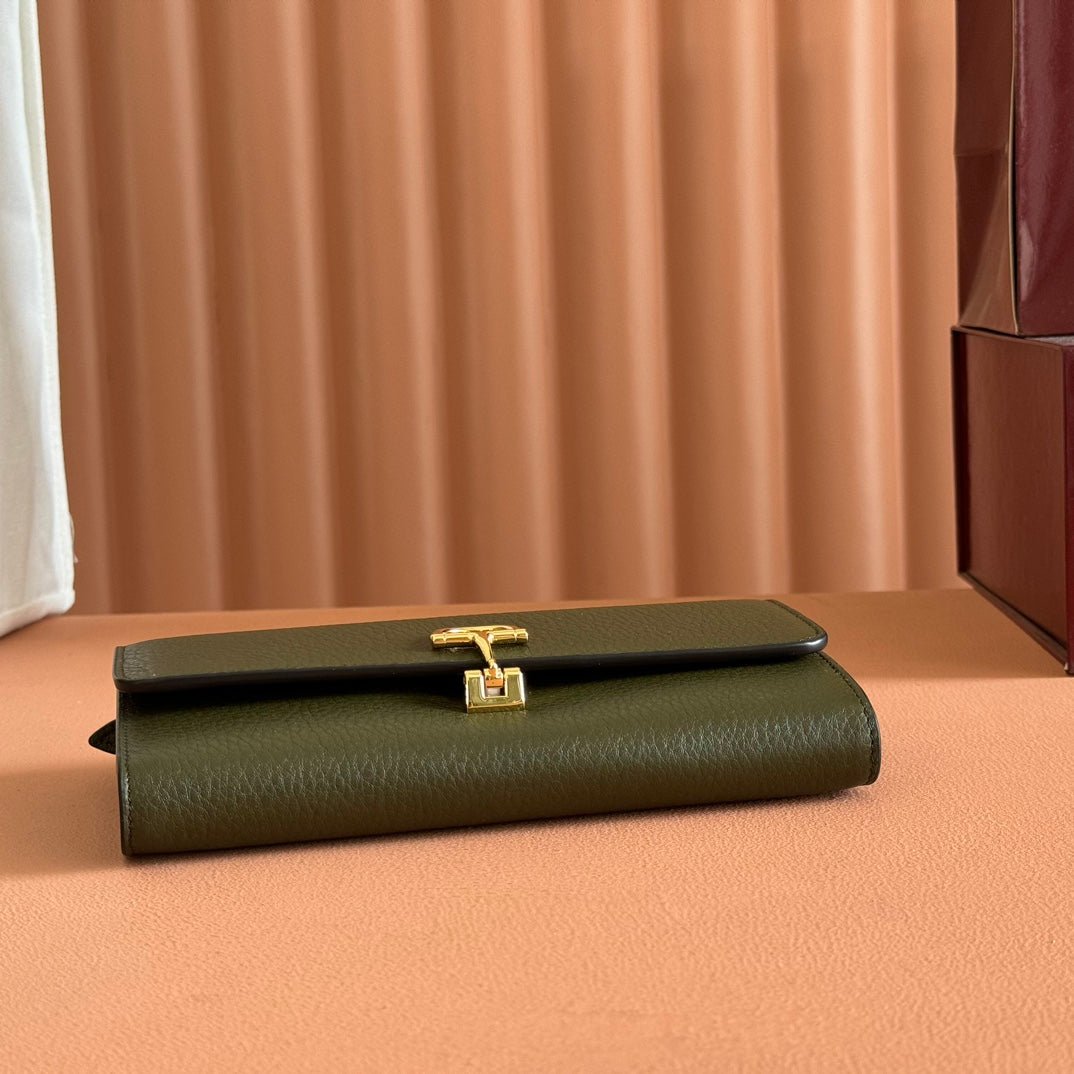 {Style No: R7QQS97X} SOFTBIT CONTINENTAL WALLET 19 IN GREEN GRAINY CALFSKIN GOLD HARDWARE - Image 2