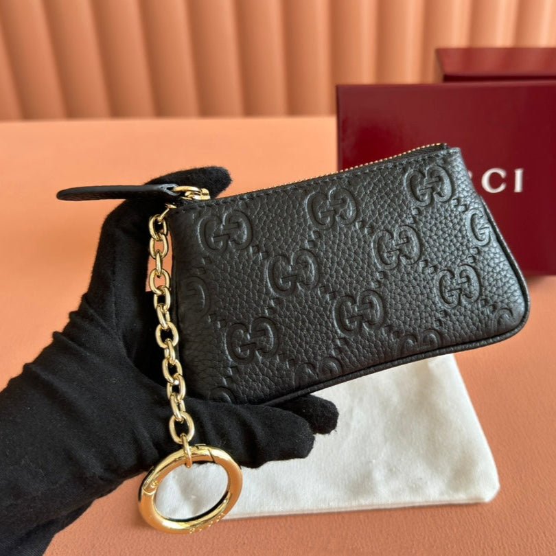 {Style No: Y3NT1JSN} EMBLEM ZIP KEY CASE 12 IN BLACK GG GRAINY CALFSKIN
