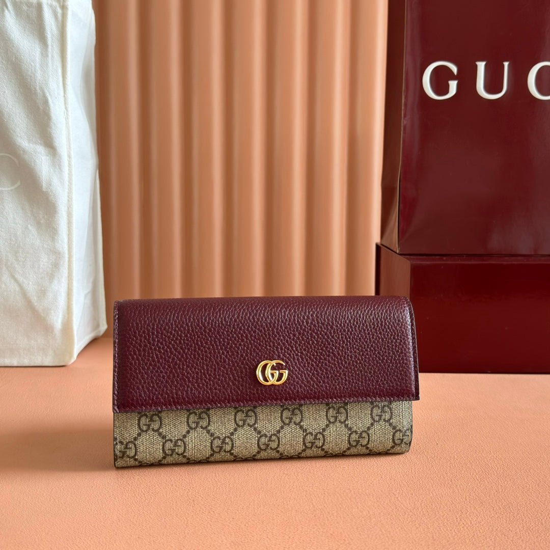{Style No: O19BIPL1} GG MARMONT BAG 19 EBONY AND DARK RED CALFSKIN ON CHAIN