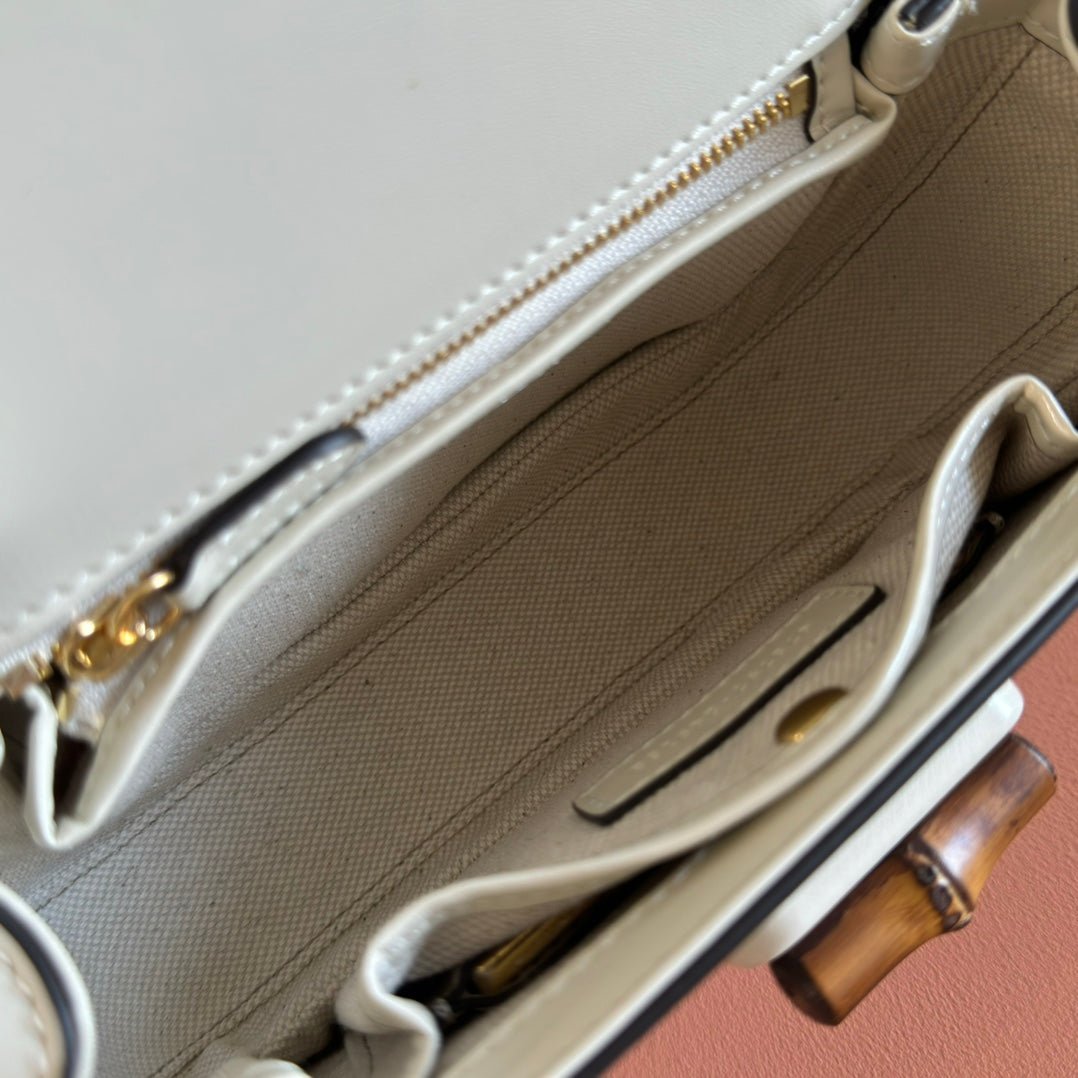 {Style No: D3E3I3VM} GUCCI BAMBOO MINI BAG 21 WHITE IN CALFSKIN - Image 6