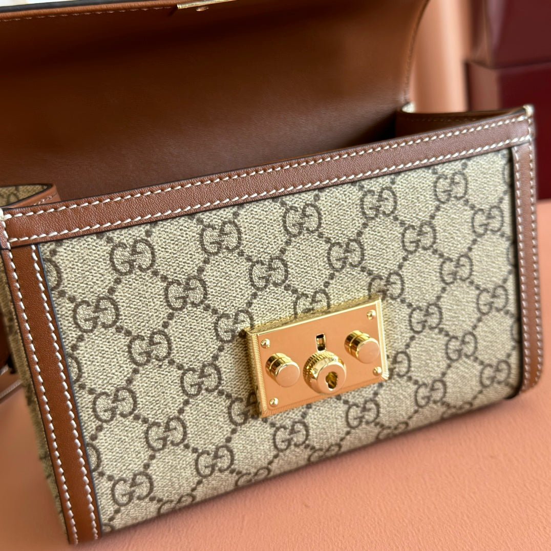 {Style No: 35V5CSAA} GUCCI 25S PADLOCK BAG 20 IN BEIGE CANVAS AND BROWN CALFSKIN - Image 8