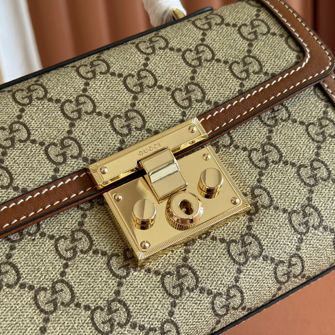 {Style No: 35V5CSAA} GUCCI 25S PADLOCK BAG 20 IN BEIGE CANVAS AND BROWN CALFSKIN - Image 4
