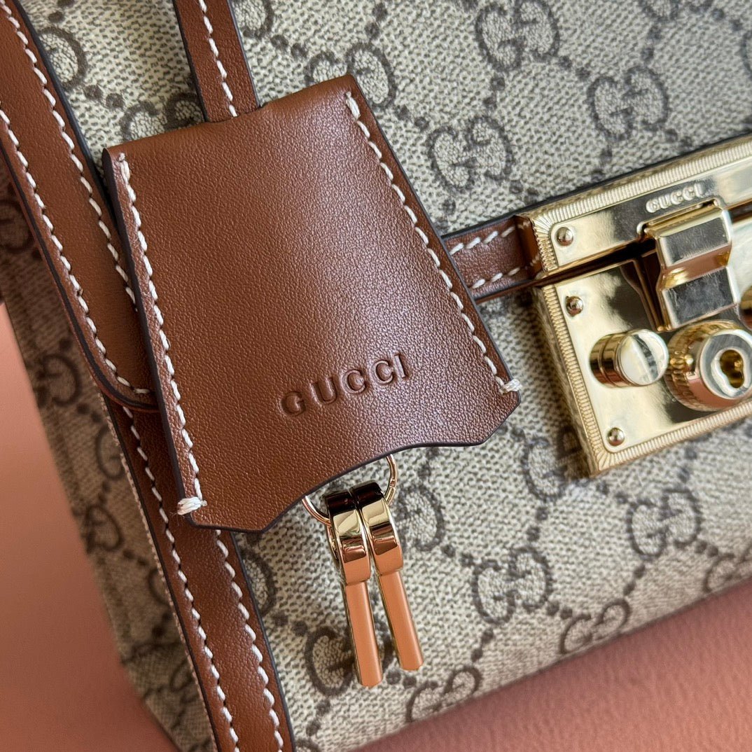 {Style No: 35V5CSAA} GUCCI 25S PADLOCK BAG 20 IN BEIGE CANVAS AND BROWN CALFSKIN - Image 5